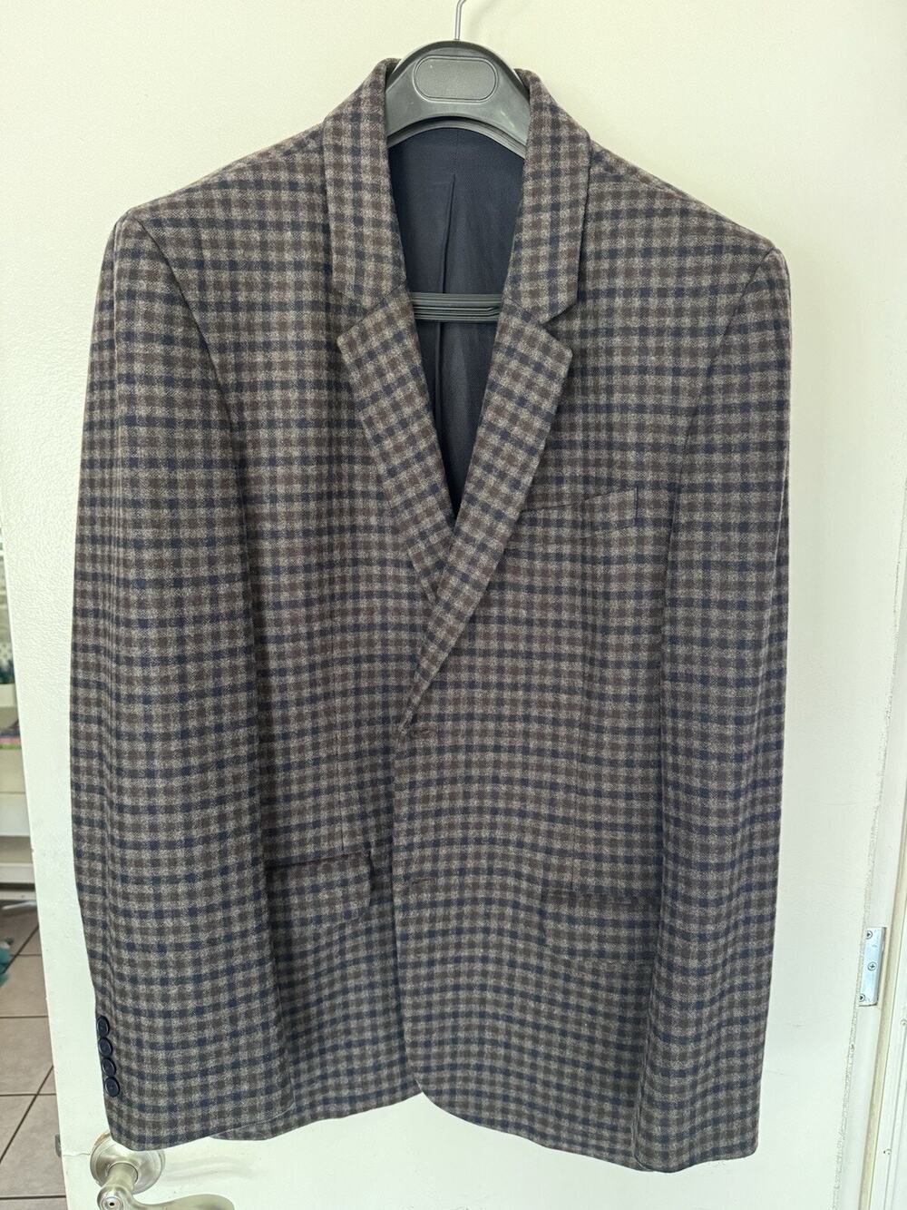 Vince Checkered Sport Coat Blazer EUC Sz 46 High Quality Great Fit Wool Blend